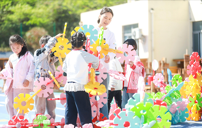 貴州黔西:春日趣玩“動”見成長